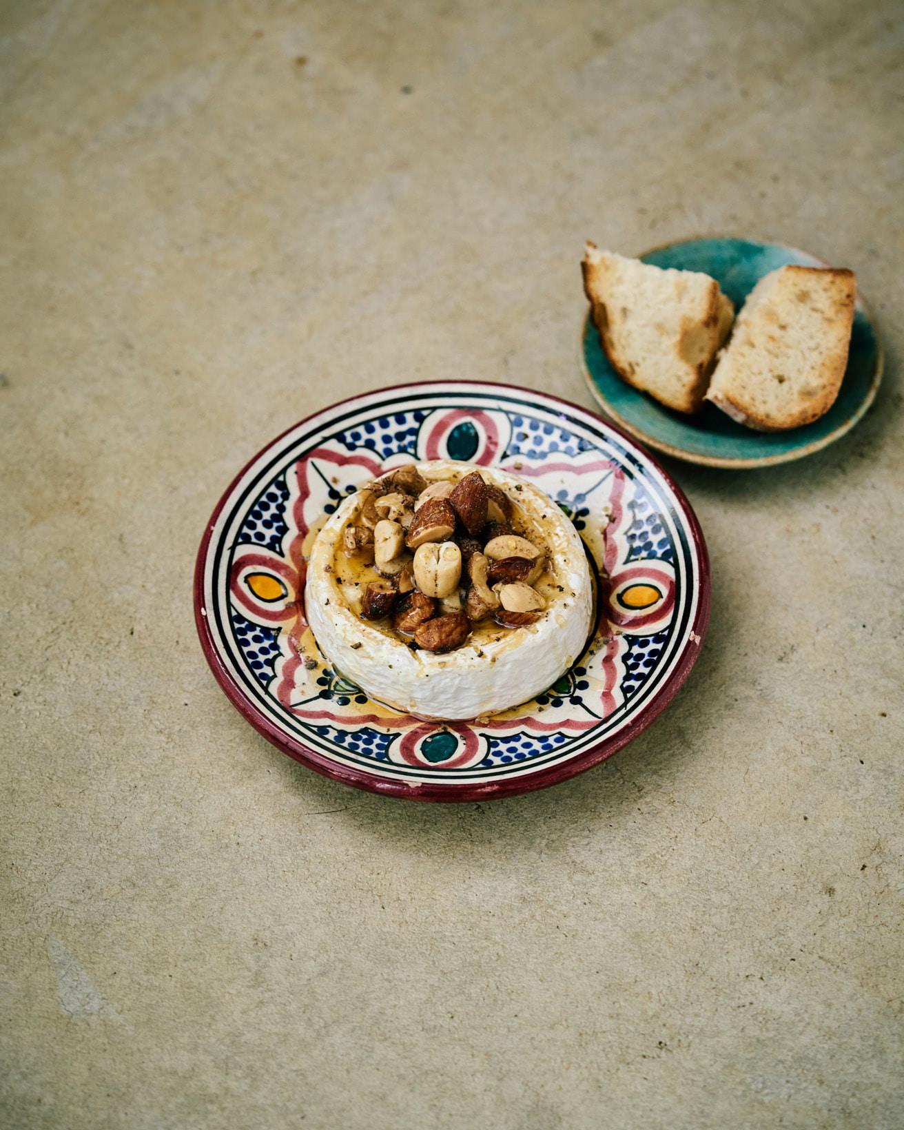 【365日豆皿つまみ】“カマンベールナッツ”｜10月 ツレヅレハナコの10分つまみ