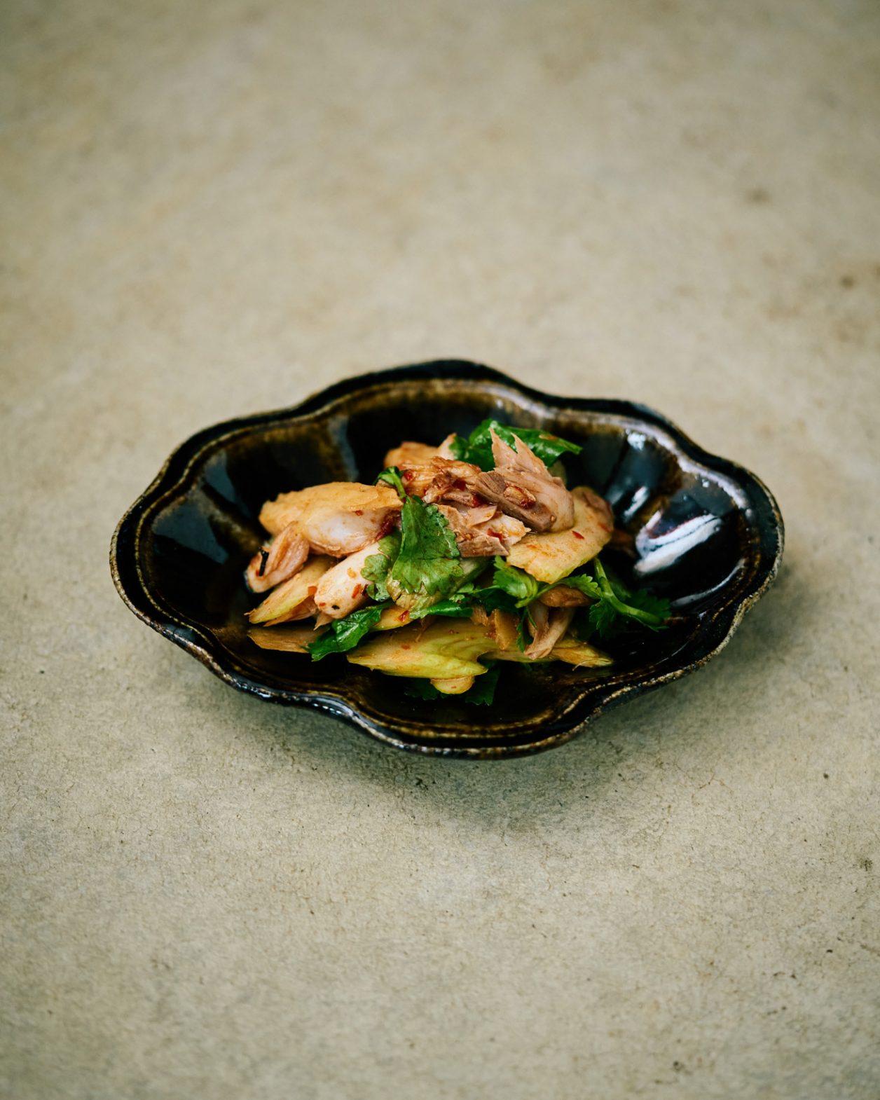【365日豆皿つまみ】“アジの干物とセロリのパクチー和え”｜10月 ツレヅレハナコの10分つまみ