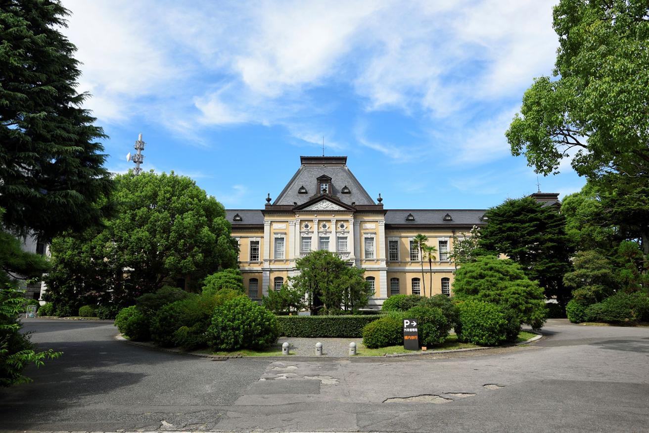 1904年に竣工した〈京都府庁旧本館〉。創建時の姿をとどめる現役の官公庁建物としては日本最古のもの。