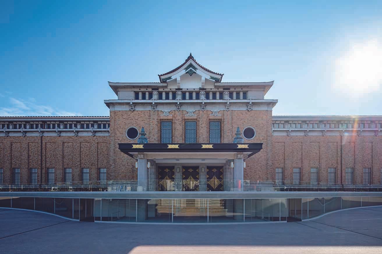 2023年に創業90周年を迎えた〈京都市京セラ美術館〉。2020年、建築家青木淳・西澤徹夫により、創業時の趣を残しつつ現代の基準に合わせたリノベーションがなされた。photo_Yuji Ono
