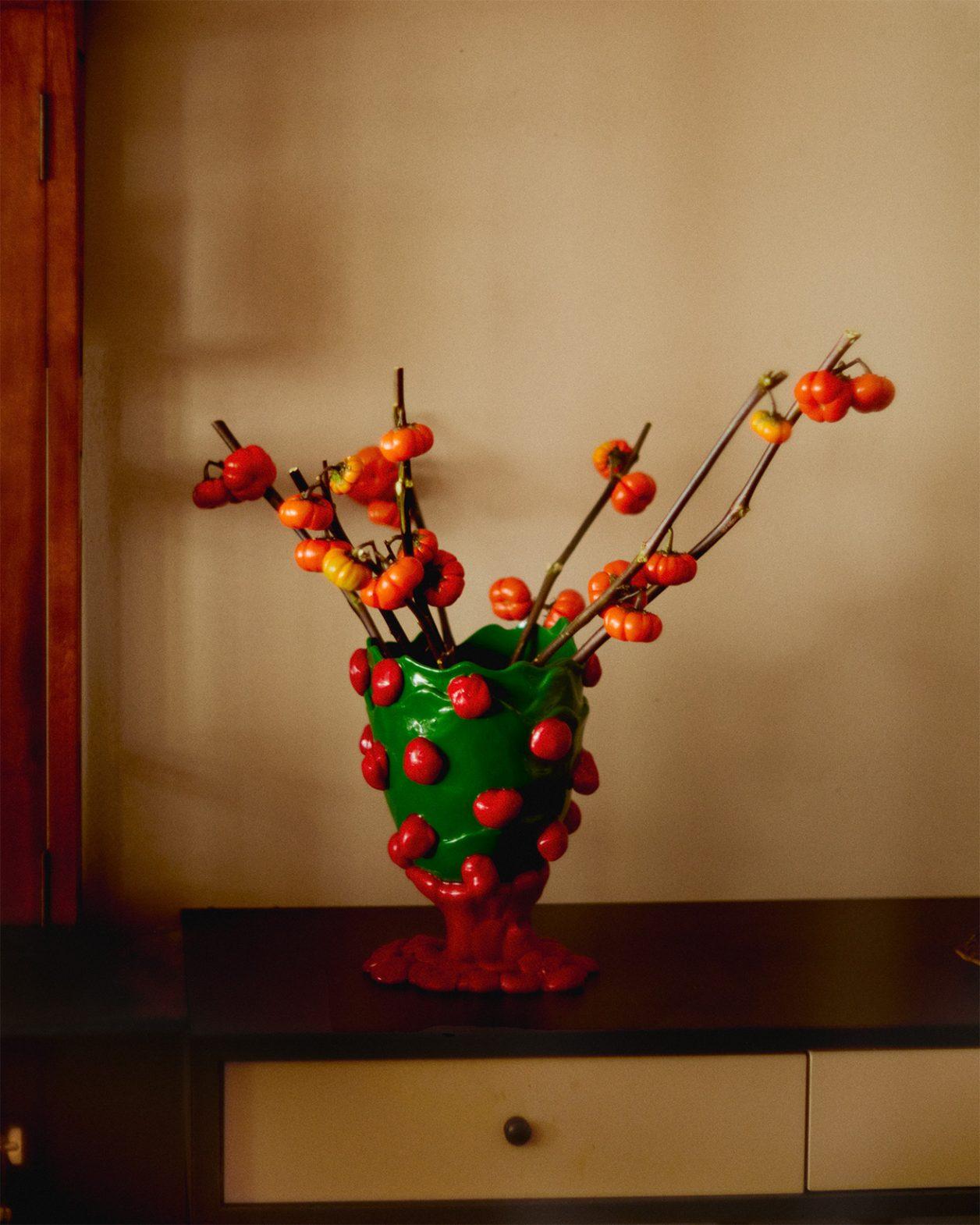【今週の花と器】ソラナム（パンプキン）と〈コルシ デザイン〉の《ヌガーベース》｜10月