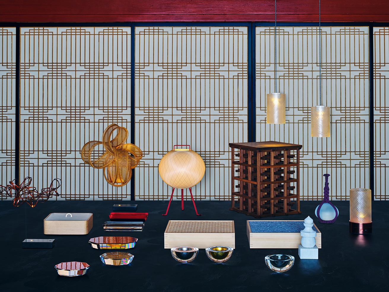 〈AMUAMI〉ファーストコレクション。洋室にあってもしっくり馴染みそうな和洋を競わせたデザインが特徴だ。