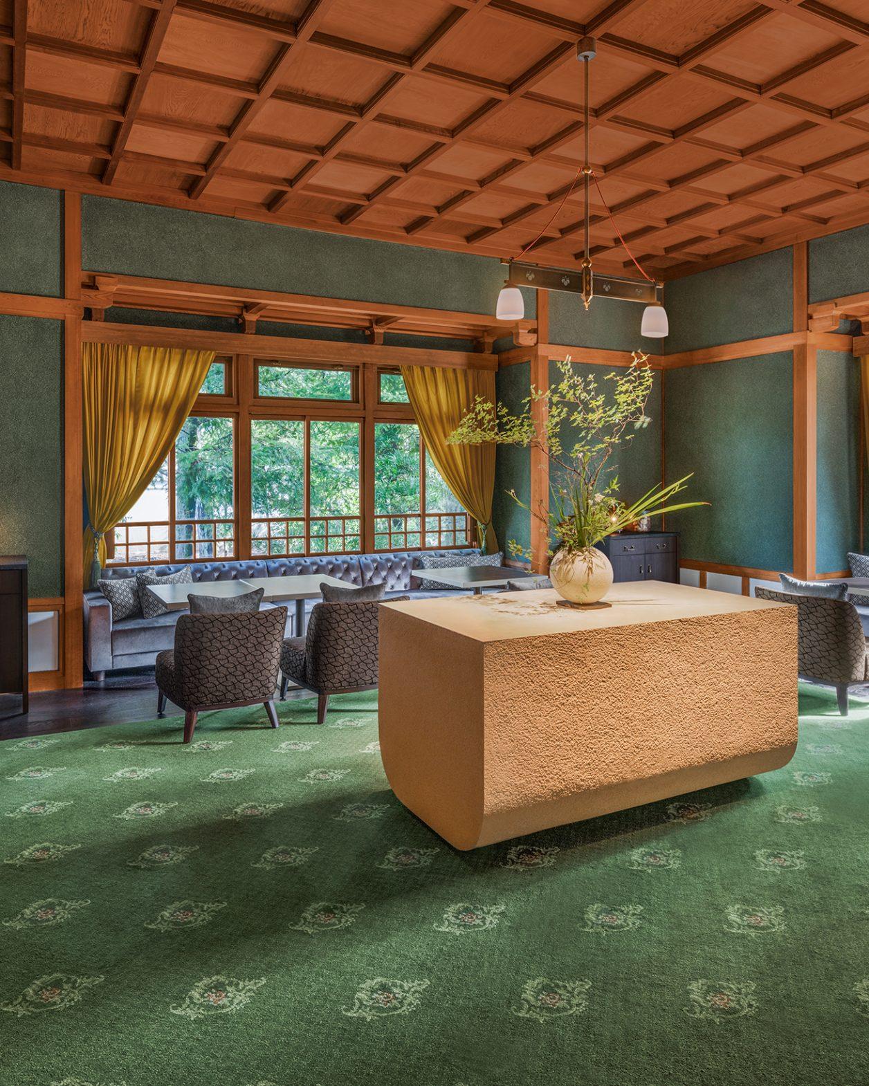 隈研吾設計、歴史的建造物を改築したラグジュアリーホテルが奈良公園“内”に開業。