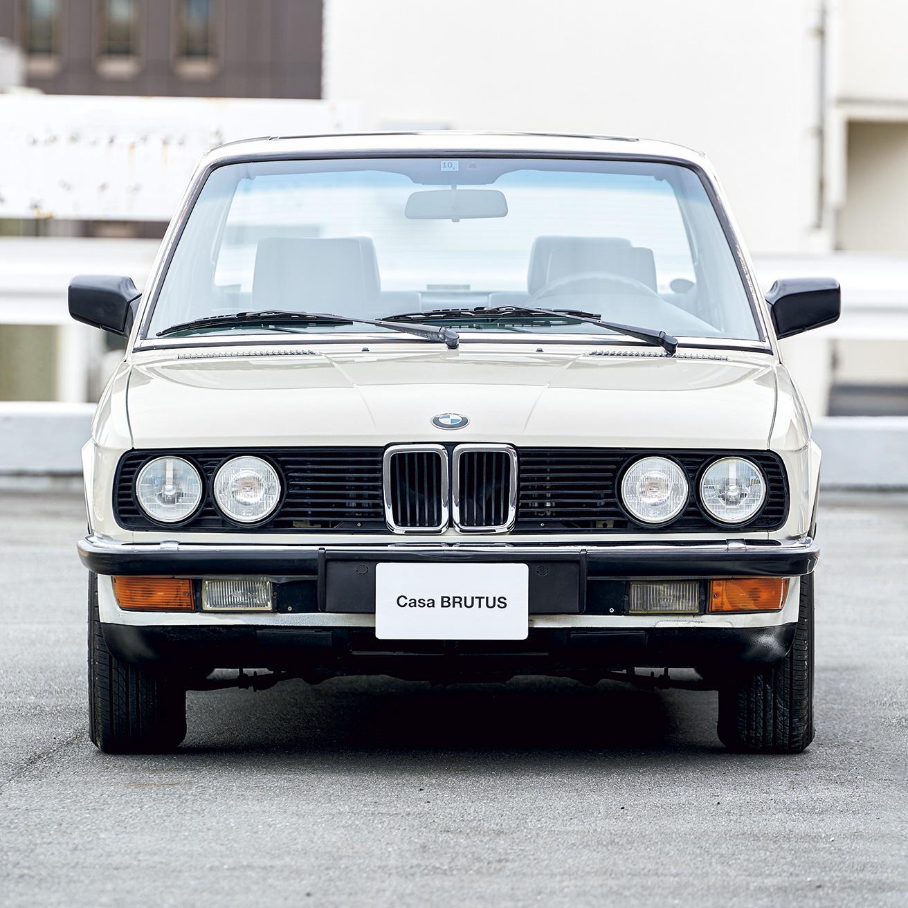 丸目4灯と小さめの “キドニーグリル” は、70〜80年代〈BMW〉のアイデンティティ。