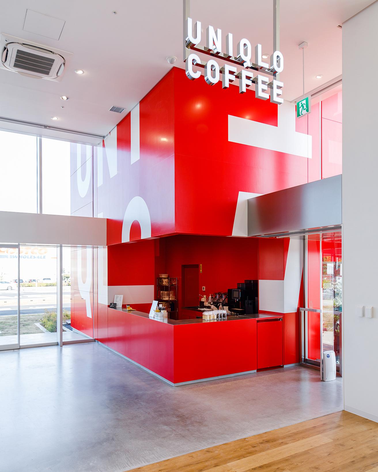 さらに店内側はカフェ「UNIQLO COFFEE」のカウンターになっている。