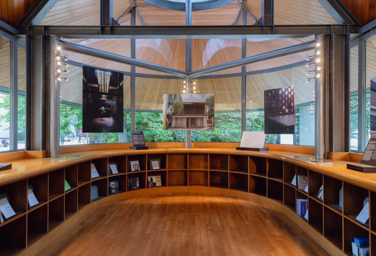 生涯功労金獅子賞を受賞したナイジェリア人建築家/アーティスト、 デマス・ヌウォコの展示は、ジャルディーニのブック・パビリオンで開催。photo_Matteo de Mayda