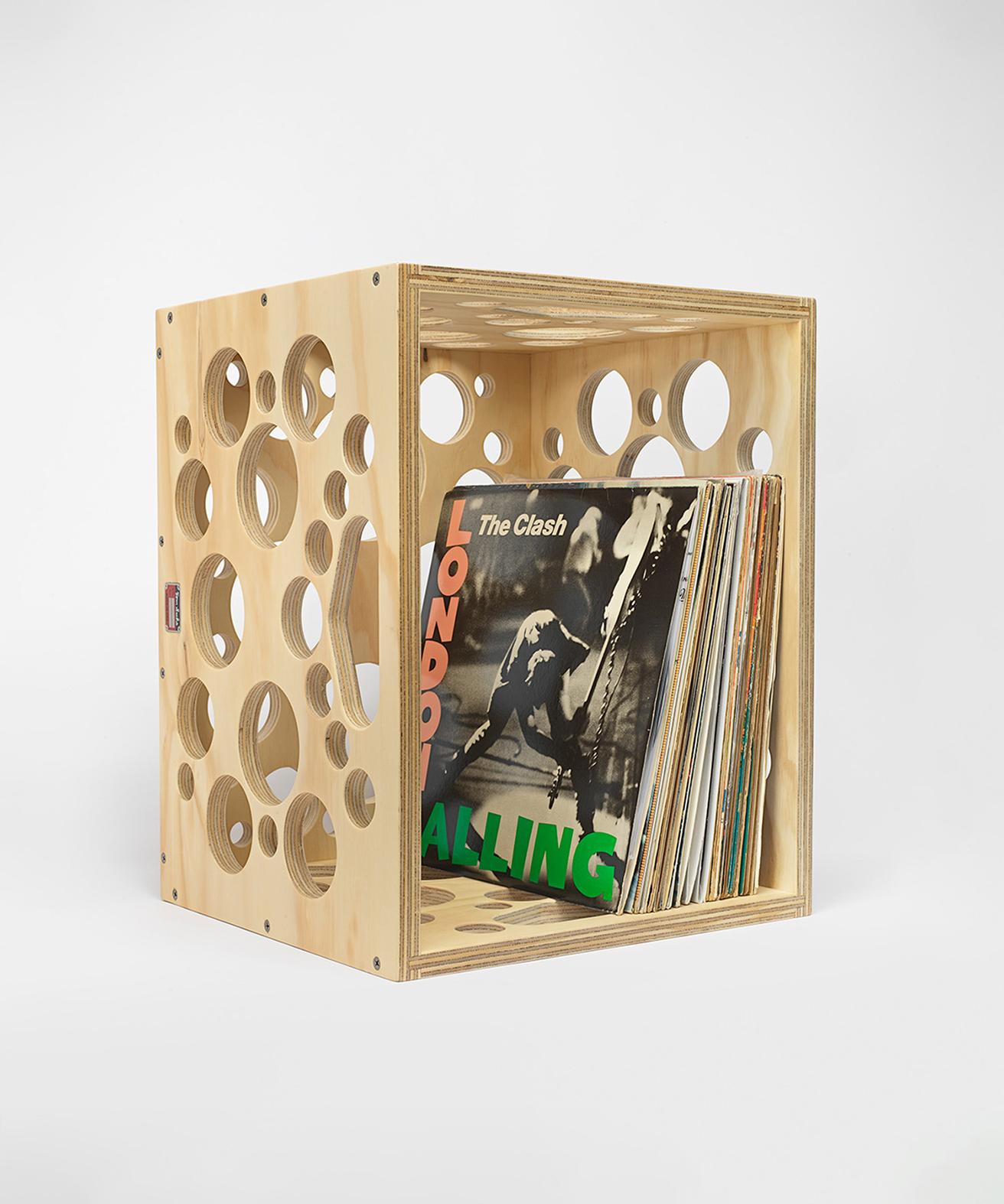 レコードケース《Record Crate》なんてなすてきアイテムも！ 2022年の『Tom Sachs：Furniture Exhibition』にて初お披露目されました作品ですとか。©️Tom Sachs