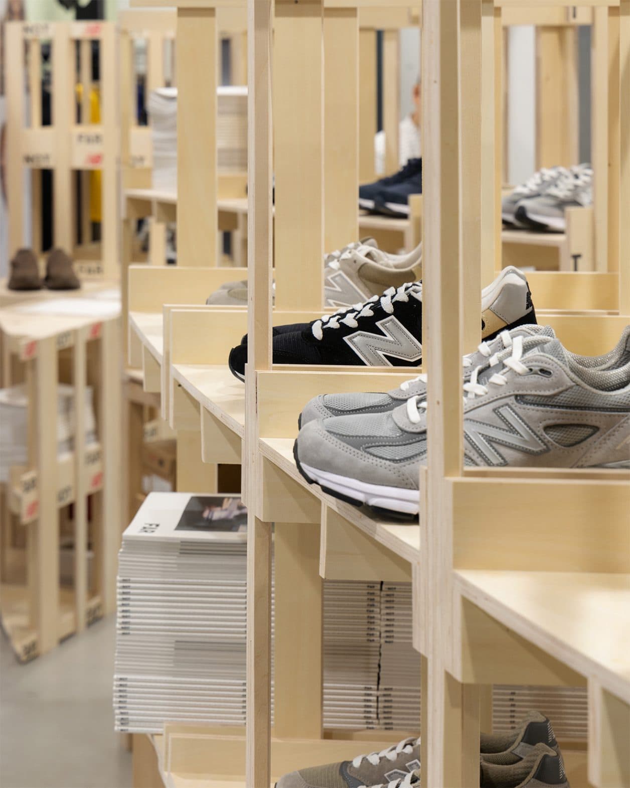 T-HOUSE New Balanceがドーバー ストリート マーケット ギンザで特別な空間と斬新な什器による期間限定オープン。