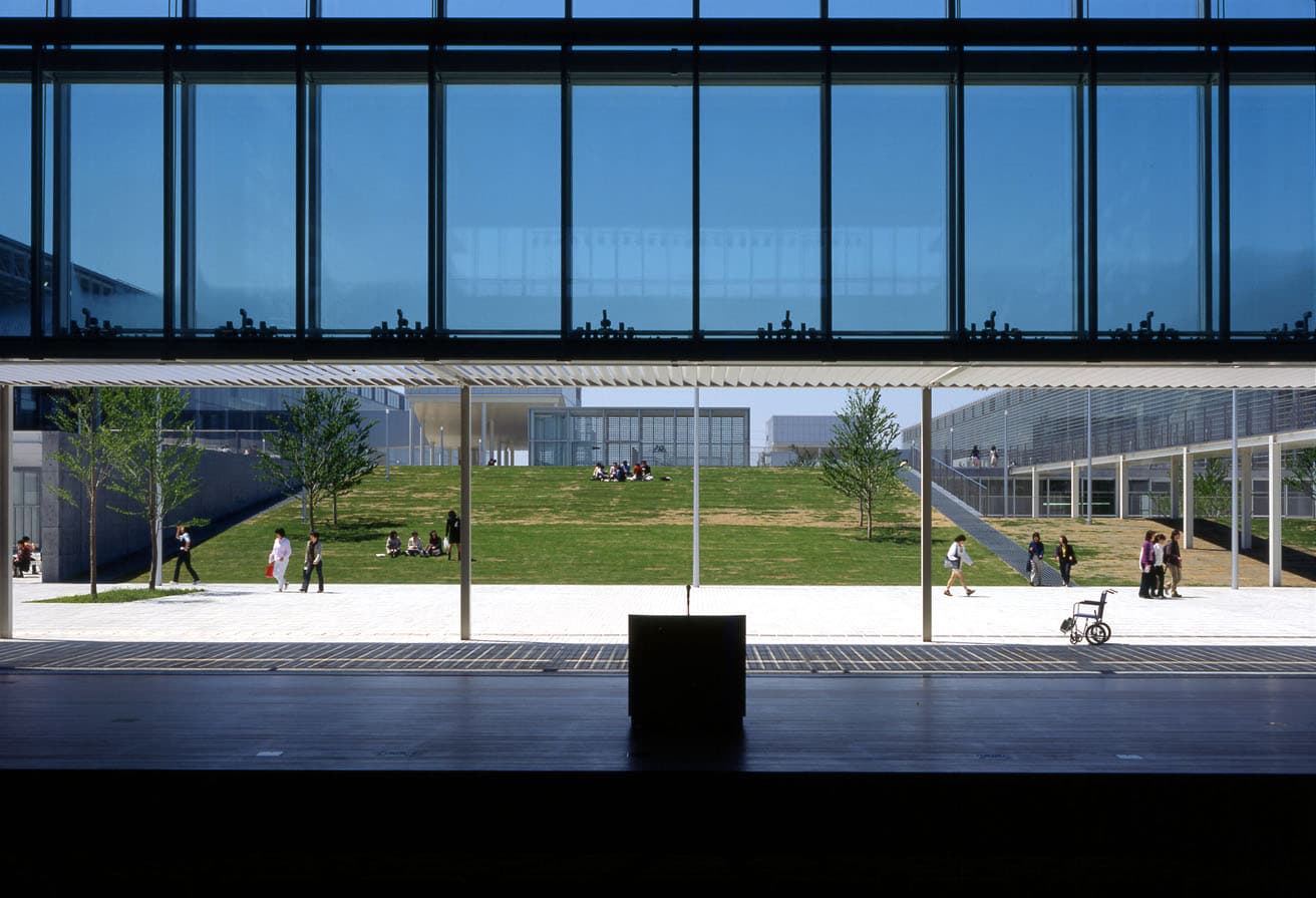 〈埼玉県立大学〉(1999年)photo_Tomio Ohashi