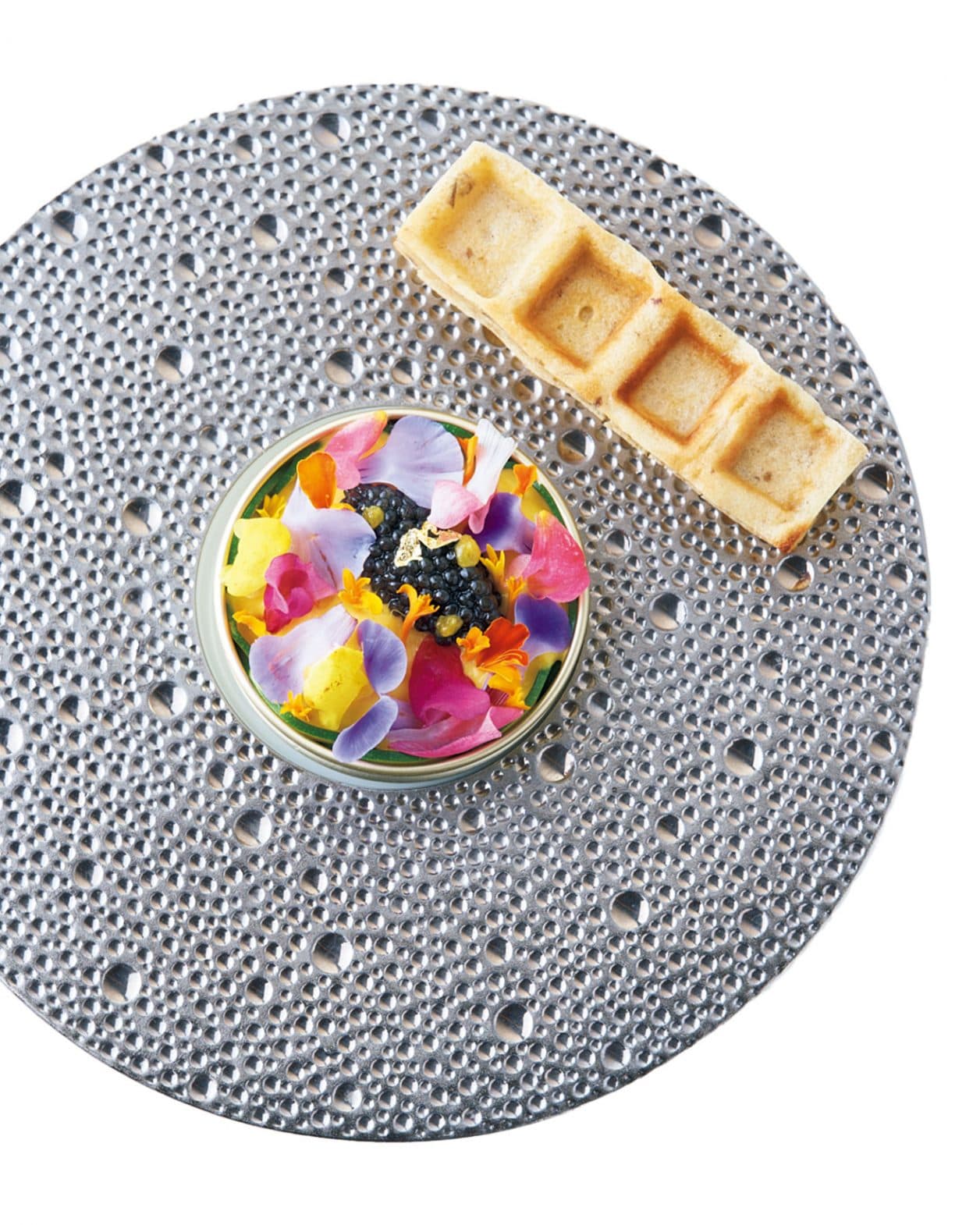 福岡に誕生! 空間も食事も唯一無二。昼夜とも8席限定のめくるめく食宴に陶酔。