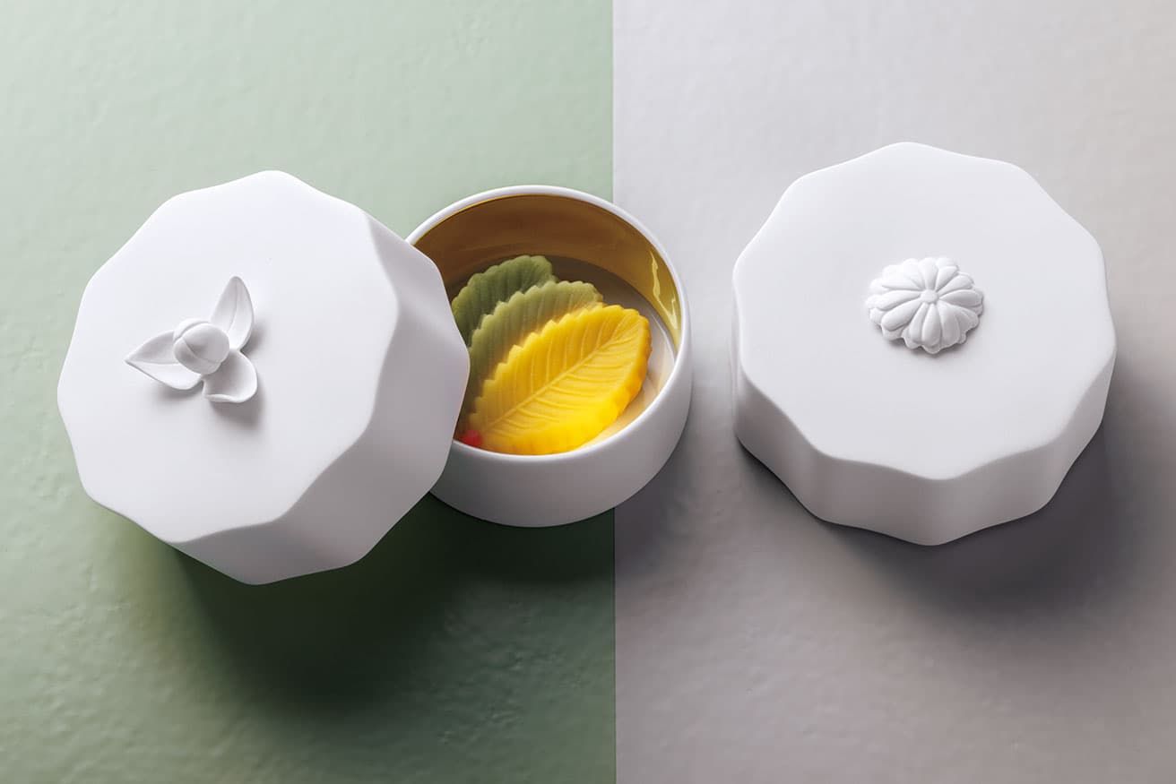 ボックス右/《Aki no Niwa》、左/《Natsu no Niwa》いずれも内側がゴールドは88,000円、白は48,400円。