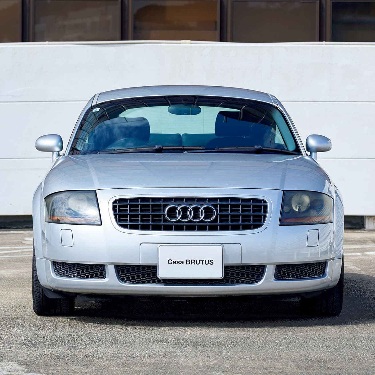 お椀をかぶせたようなフロントビュー。