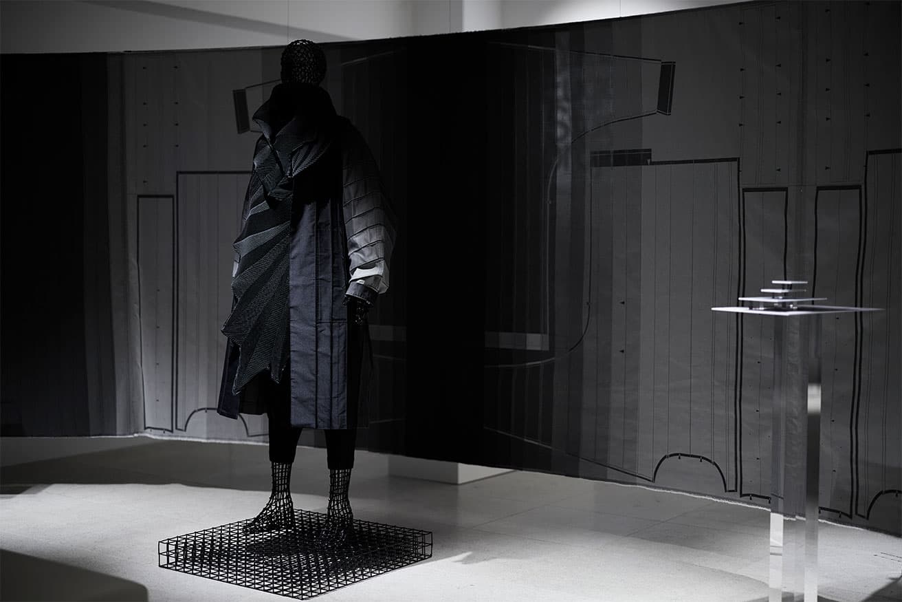 グラデーションが美しい、一枚布から作られる《TYPE-XIV Eugene Studio project》。