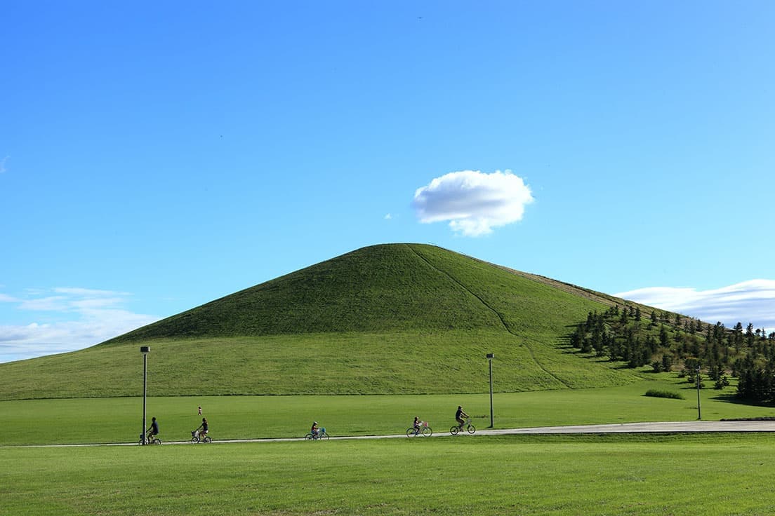 北海道 イサム・ノグチ モエレ沼公園 写真:菅原達郎/アフロ