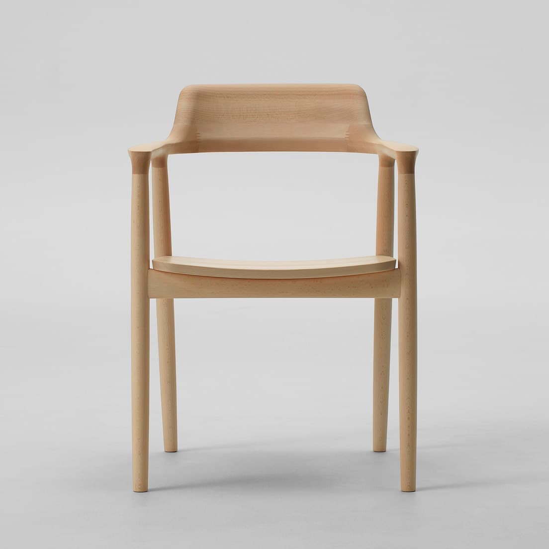 アメリカの〈アップル〉本社で使われている名作椅子《HIROSHIMA》のデザイナーは誰?