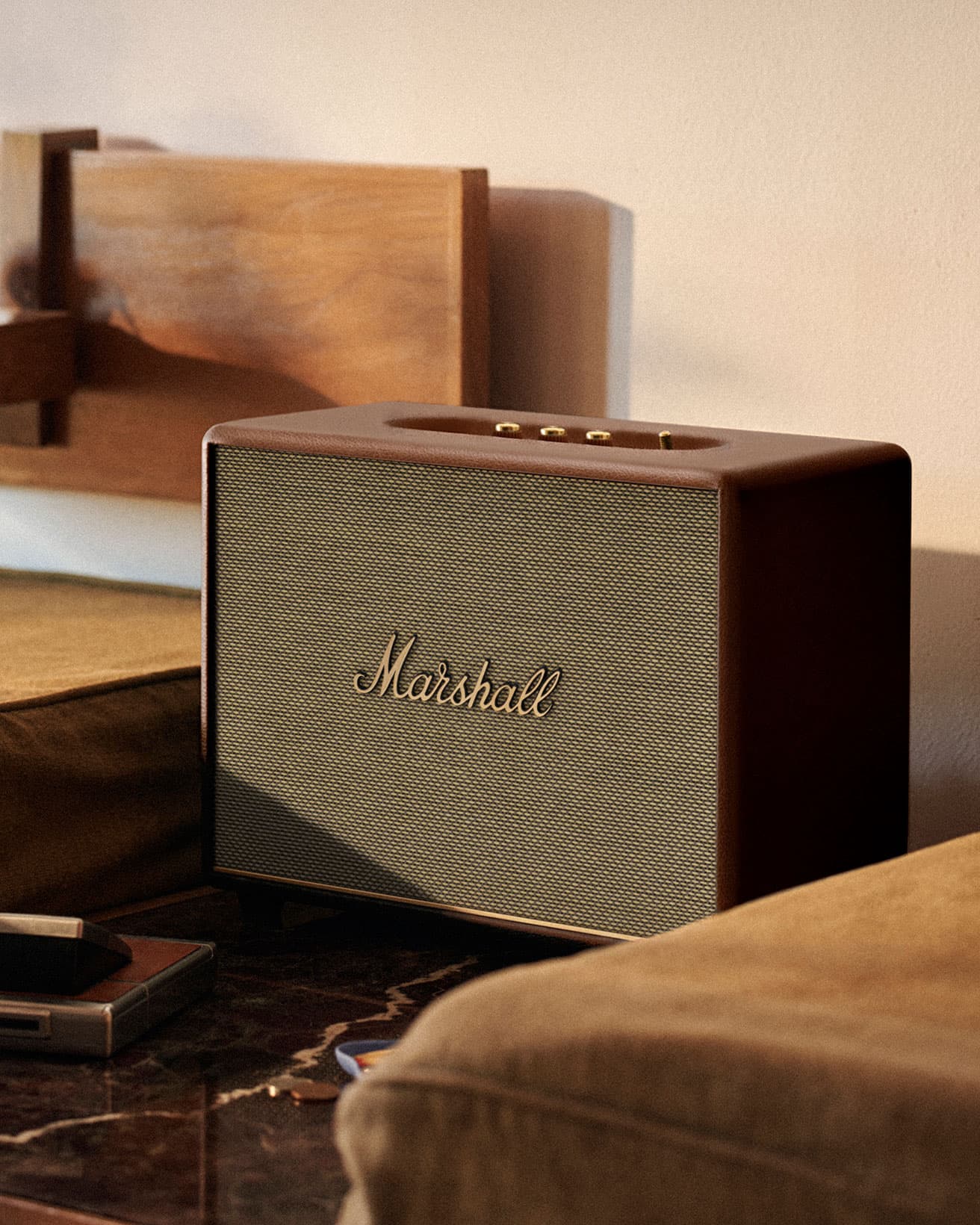 スピーカーを置く場所に応じてサウンドパフォーマンスを適応させる配置補正機能を内蔵、どんな空間でも圧倒的なサウンドが体感できる。60年以上にわたってロックンロールの精神を発揮しているブランドならではのアイコニックなロゴもポイント。