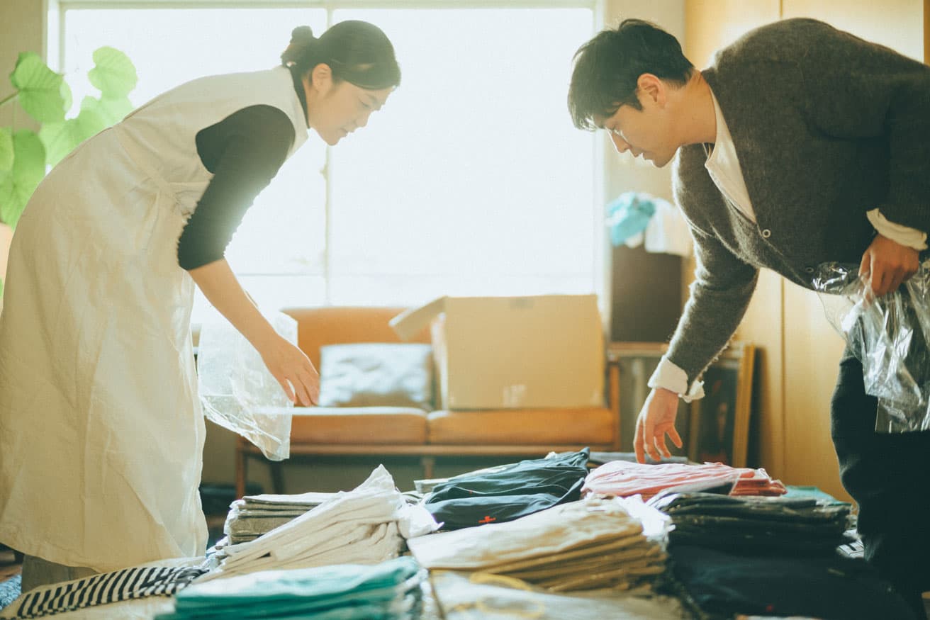 フォークシンガーの森山直太朗(右)とファッションとアートワークを軸に創作を続ける〈WONDER FULL LIFE〉の大脇千加子。