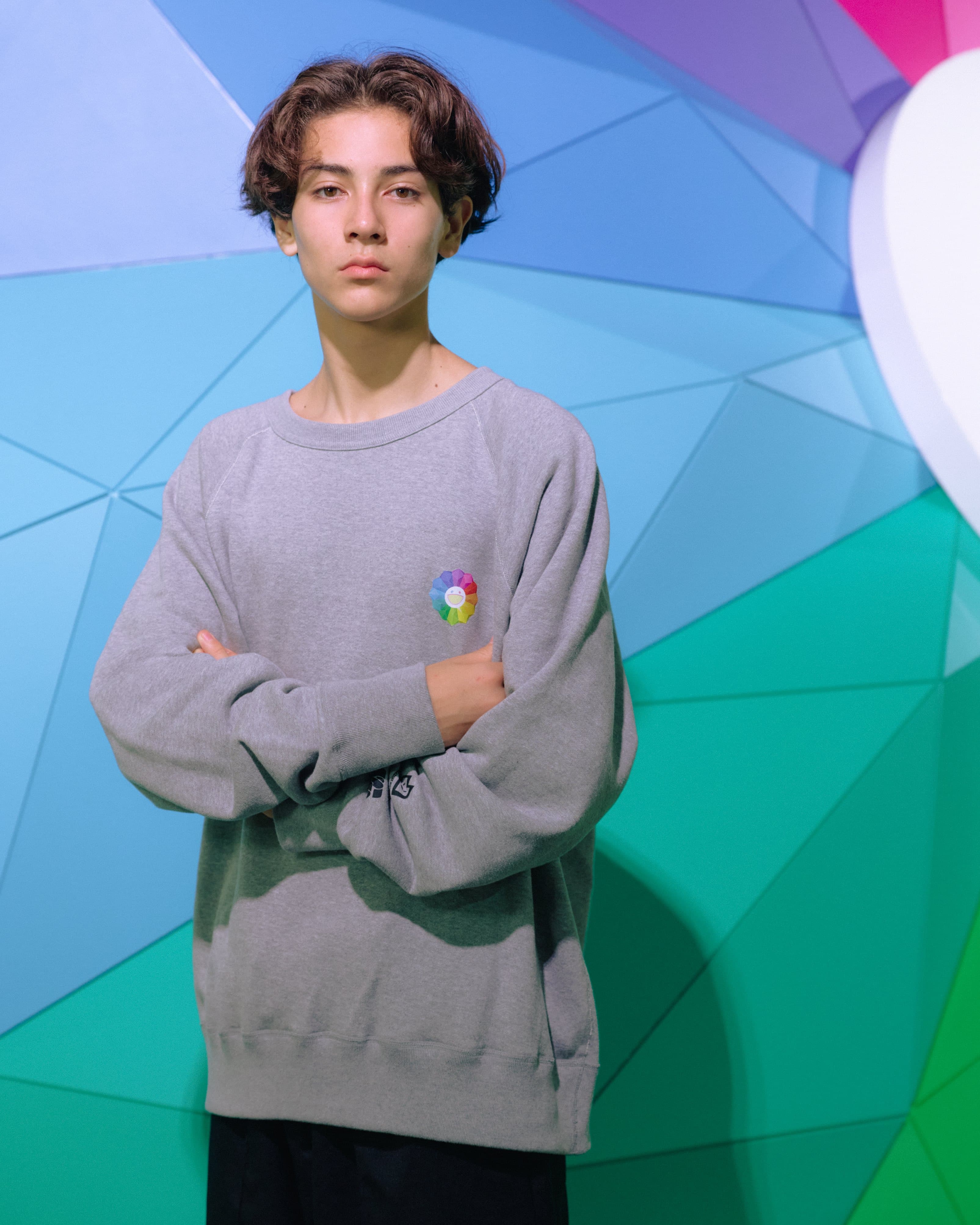 お花ポリゴン スウェット20,000円。ほかに黒と白も展開。