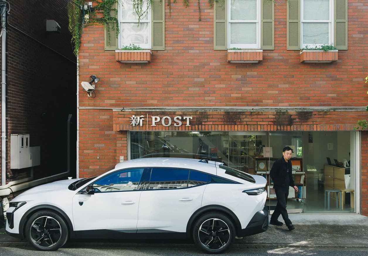 〈POST〉中島佑介と《プジョー408》で巡る、アートを日常に感じるシティドライブ。