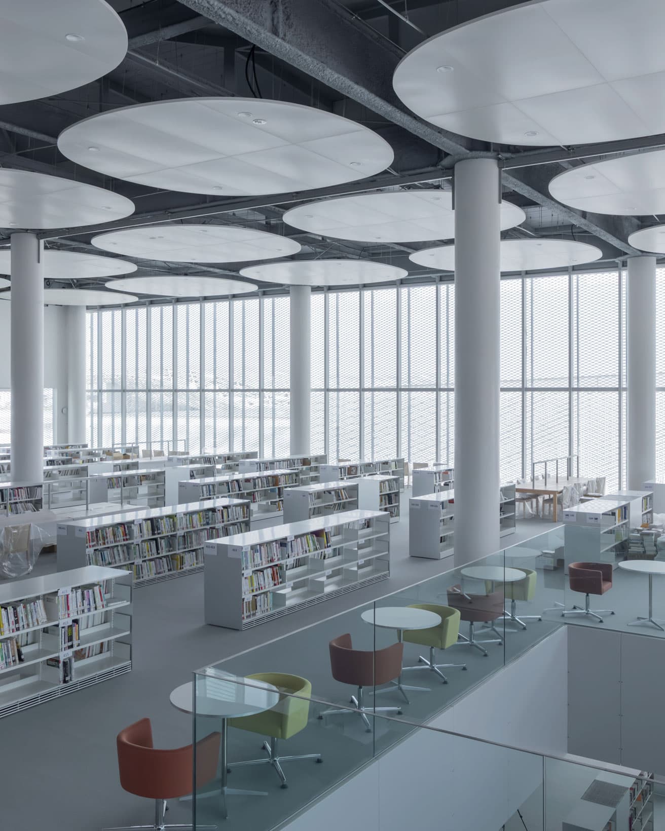 자연광이 들어와 답답함이 전혀 없는 열람실. photo_courtesy of Taichung Art Museum ©Iwan Baan