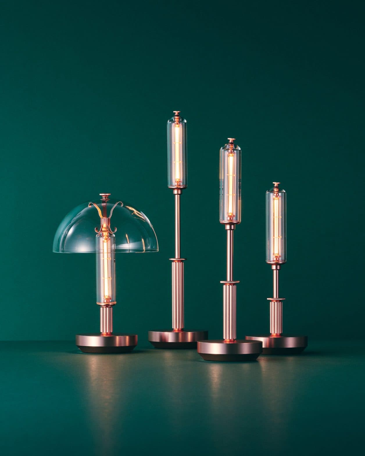 ヴェネチアの運河に映り込む風景がモチーフ。松山祥樹による〈アンビエンテック〉のポータブルライト。